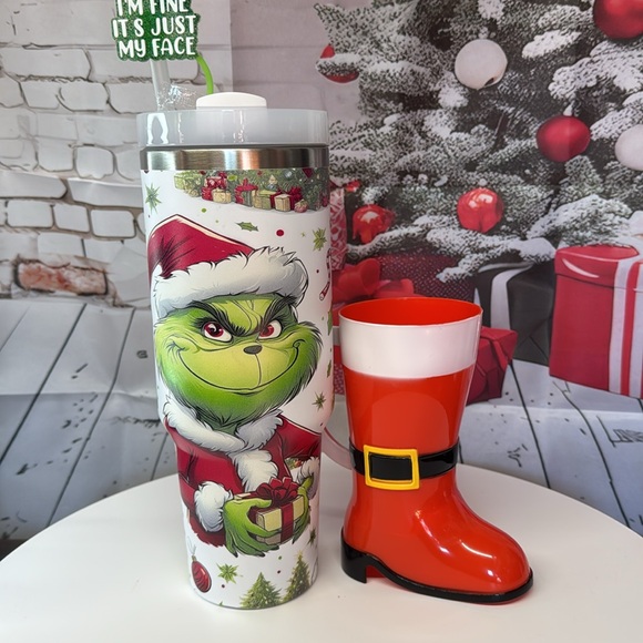 40oz Grinch Tumbler. NWOT - Picture 2 of 8